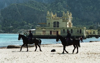 MONDELLO fotografie di Giulio Azzarello ©2021. MONDELLO fotografie di Giulio Azzarello ©2021.