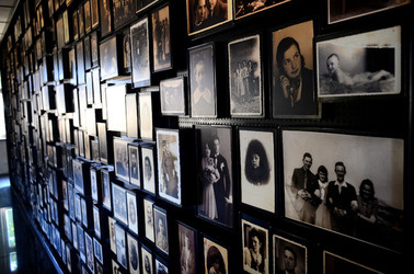 AUSCHWITZ BIRKENAU il percorso della memoria e i documenti. Fotografie di Giulio Azzarello &copy;2016.