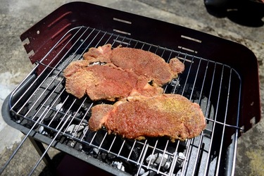 CARNE RUSTICA fotografie di Giulio Azzarello ©2019. CARNE RUSTICA fotografie di Giulio Azzarello ©2019.