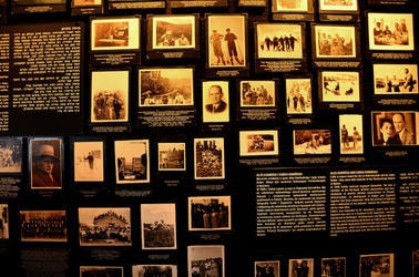 AUSCHWITZ BIRKENAU il percorso della memoria e i documenti. Fotografie di Giulio Azzarello &copy;2016.