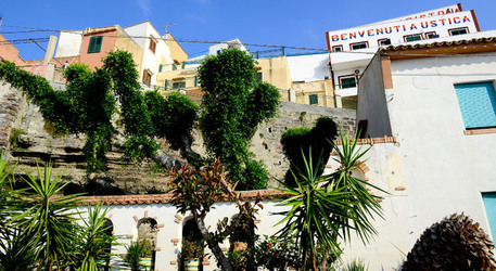 ISOLA DI USTICA il paese. Fotografie di Giulio Azzarello ©2016. ISOLA DI USTICA il paese. Fotografie di Giulio Azzarello ©2016.