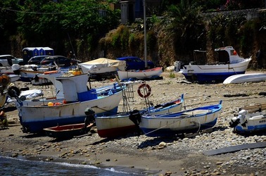 BARCHE da PESCA fotografie di Giulio Azzarello © 2019. BARCHE da PESCA fotografie di Giulio Azzarello © 2019.
