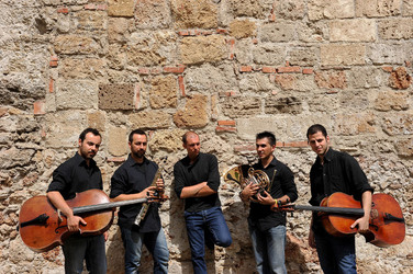 GIACOMO CUTICCHIO e il suo ensemble musicale. Fotografie di Giulio Azzarello &copy;2014.