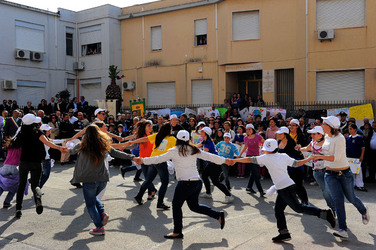 IL MURO DELL ANTIMAFIA e della legalit&agrave; a Partinico in Sicilia. Fotografie di Giulio Azzarello &copy;2014.