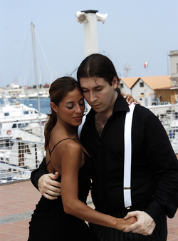 DIEGO CALARCO e il suo tango argentino. Fotografie di Giulio Azzarello ©2014. DIEGO CALARCO e il suo tango argentino. Fotografie di Giulio Azzarello ©2014.