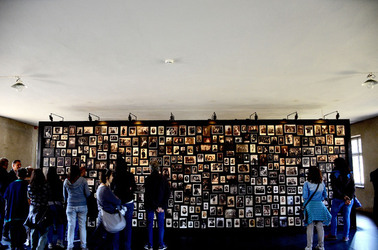 AUSCHWITZ BIRKENAU il percorso della memoria e i documenti. Fotografie di Giulio Azzarello &copy;2016.