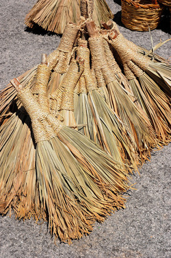 CESTO tipico tradizionale siciliano impagliato. Fotografie di Giulio Azzarello &copy;2014.