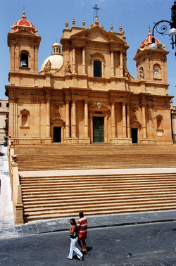 IL BAROCCO DI NOTO in Sicilia panoramiche e particolari. Fotografie di Giulio Azzarello &copy;2014.
