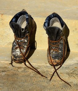 SCARPE di persone povere. Fotografie di Giulio Azzarello &copy;2016.