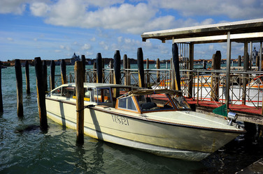 LUNGOMARE di VENEZIA. Fotografie di Giulio Azzarello &copy;2016.