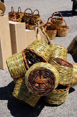 CESTO tipico tradizionale siciliano impagliato. Fotografie di Giulio Azzarello &copy;2014.