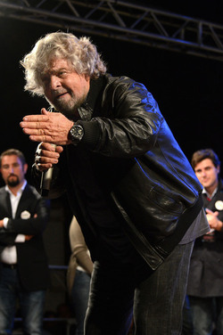 I COMIZI di BEPPE GRILLO in Sicilia a Palermo alcuni momenti. Fotografie di Giulio Azzarello &copy;2014.