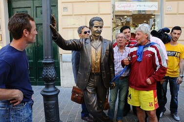 CAMILLERI e MONTALBANO a Porto Empedocle Agrigento . Fotografie di Giulio Azzarello ©2014. CAMILLERI e MONTALBANO a Porto Empedocle Agrigento . Fotografie di Giulio Azzarello ©2014.
