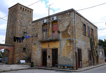 BORGO RURALE in provincia di Enna in Sicilia. Fotografie di Giulio Azzarello &copy;2014.
