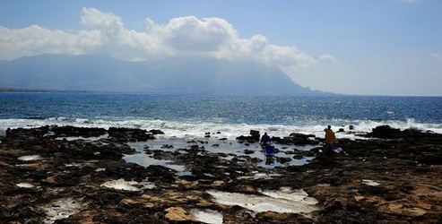 PAESAGGIO SICILIANO di MARE. Fotografia di Giulio Azzarello &copy;2018.