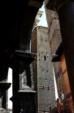 BOLOGNA centro storico. Fotografie di Giulio Azzarello &copy;2018.