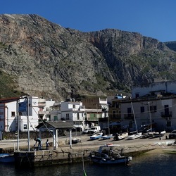 ISOLA. Fotografie di Giulio Azzarello &copy;2024.