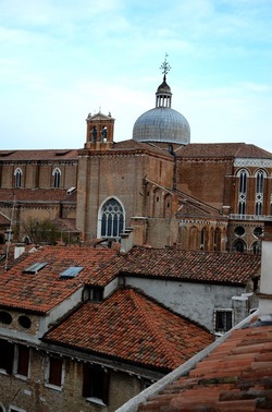 VENEZIA fotografie di Giulio Azzarello &copy;2022.