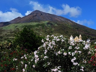 STROMBOLI fotografie di Giulio Azzarello ©2020. STROMBOLI fotografie di Giulio Azzarello ©2020.