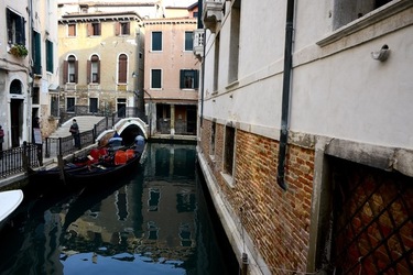 VENEZIA fotografie di Giulio Azzarello ©2022.