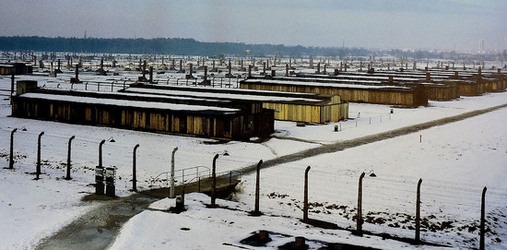 AUSCHWITZ BIRKENAU la memoria e la storia. Fotografie di Giulio Azzarello ©2016. AUSCHWITZ BIRKENAU la memoria e la storia. Fotografie di Giulio Azzarello ©2016.