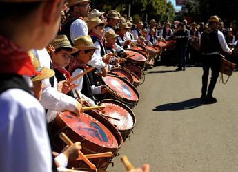 Tamburai siciliani di Agrigento. Fotografie di Giulio Azzarello &copy;2017.