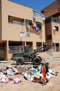 IL QUARTIERE ZEN di Palermo. Fotografie di Giulio Azzarello ©2014. IL QUARTIERE ZEN di Palermo. Fotografie di Giulio Azzarello ©2014.