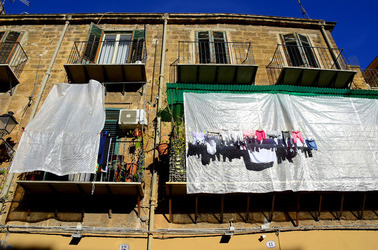 PALERMO centro storico. Fotografie di Giulio Azzarello ©2016. PALERMO centro storico. Fotografie di Giulio Azzarello ©2016.