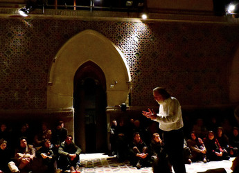 Mimmo Cuticchio in un suo spettacolo. Fotografie di Giulio Azzarello &copy;2017.