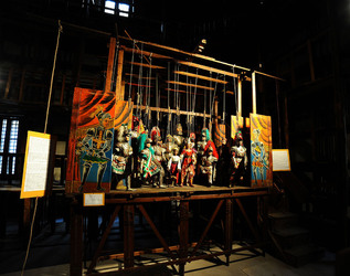 TRADIZIONI IN VIAGGIO mostra di pupi di Mimmo Cuticchio. Fotografie di Giulio Azzarello &copy;2014.