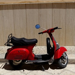 VESPA. Fotografie di Giulio Azzarello &copy;2022.