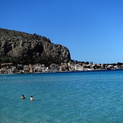 MONDELLO. Fotografie di Giulio Azzarello ©2024.
