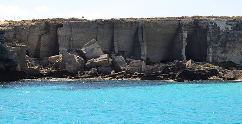 ISOLA DI FAVIGNANA in Sicilia. Visioni panoramiche o particolari. Fotografie di Giulio Azzarello ©2014. ISOLA DI FAVIGNANA in Sicilia. Visioni panoramiche o particolari. Fotografie di Giulio Azzarello ©2014.