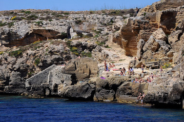 ISOLA DI FAVIGNANA in Sicilia. Visioni panoramiche o particolari. Fotografie di Giulio Azzarello ©2014. ISOLA DI FAVIGNANA in Sicilia. Visioni panoramiche o particolari. Fotografie di Giulio Azzarello ©2014.