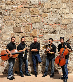 GIACOMO CUTICCHIO e il suo ensemble musicale. Fotografie di Giulio Azzarello &copy;2014.