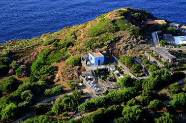 ISOLA DI USTICA il paese. Fotografie di Giulio Azzarello ©2016. ISOLA DI USTICA il paese. Fotografie di Giulio Azzarello ©2016.