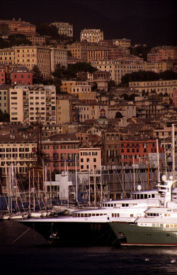 IL PORTO DI GENOVA panoramiche e particolari. Fotografie di Giulio Azzarello &copy;2014.