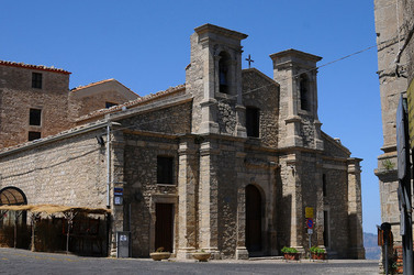 GANCI comune e antico borgo medievale delle Madonie in Sicilia. Fotografie di Giulio Azzarello &copy;2014.