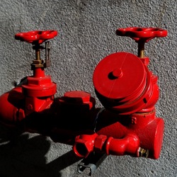 ROSSO. Fotografie di Giulio Azzarello &copy;2022.