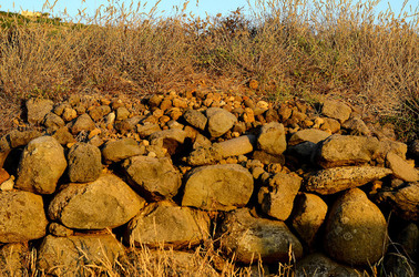 ISOLA DI USTICA pietre. Fotografie di Giulio Azzarello &copy;2016.