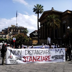 TEATRANTI che manifestano. Fotografie di Giulio Azzarello ©2020. TEATRANTI che manifestano. Fotografie di Giulio Azzarello ©2020.
