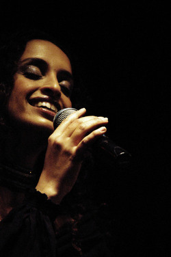 NOA artista musicista israeliana. Fotografie di Giulio Azzarello &copy;2014.