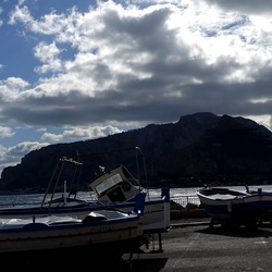 MONDELLO. Fotografe di Giulio Azzarello &copy;2023.