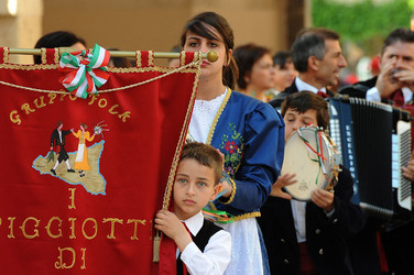 GRUPPO FOLK SICILIANO a Marsala. Fotografie di Giulio Azzarello &copy;2014.