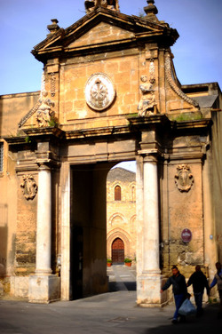 PIAZZA MAGIONE a Palermo. Fotografie di Giulio Azzarello &copy;2016.