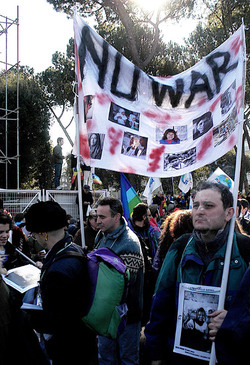 MANIFESTAZIONE per la PACE. Fotografie di Giulio Azzarello ©2014. MANIFESTAZIONE per la PACE. Fotografie di Giulio Azzarello ©2014.