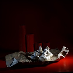 CARTONI ROSSI. Fotografie di Giulio Azzarello &copy;2023.