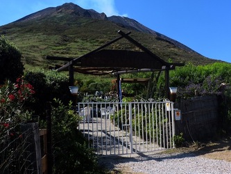 STROMBOLI fotografie di Giulio Azzarello ©2020. STROMBOLI fotografie di Giulio Azzarello ©2020.