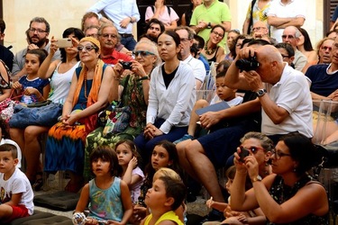 BRUNO LEONE Pulcinella. Fotografie di Giulio Azzarello ©2020. BRUNO LEONE Pulcinella. Fotografie di Giulio Azzarello ©2020.