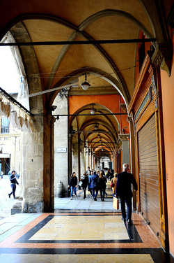 BOLOGNA centro storico. Fotografie di Giulio Azzarello ©2016. BOLOGNA centro storico. Fotografie di Giulio Azzarello ©2016.